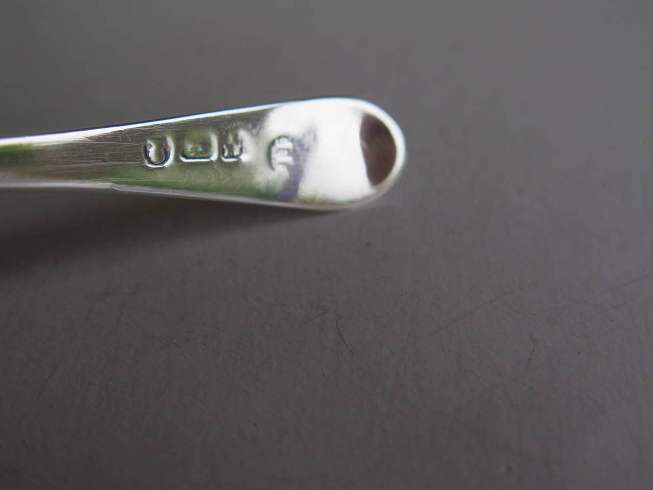 Cuchara y tarro de mostaza perforados de plata de ley, ingleses S. XIX 1845 y 1800 Vidrio en venta