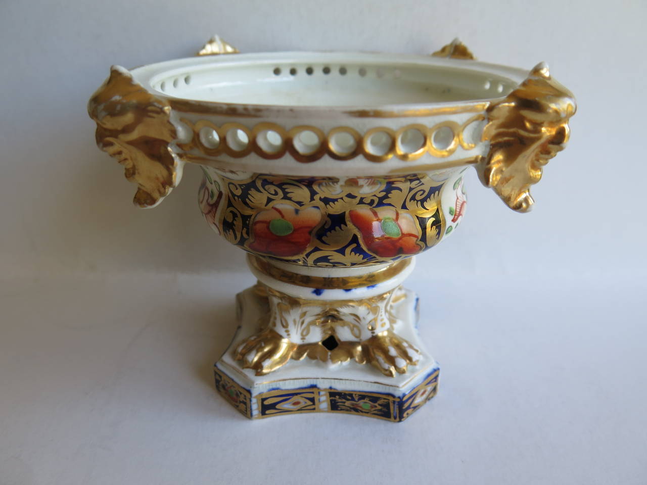 English Rare, Pair of Derby Porcelain Pot-Pourri Urns, Imari Witches Pattern, circa 1815