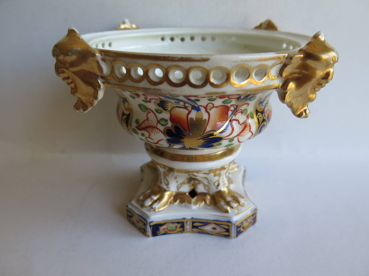 Hand-Painted Rare, Pair of Derby Porcelain Pot-Pourri Urns, Imari Witches Pattern, circa 1815