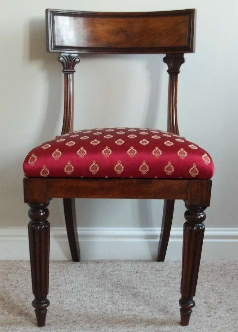 This is an elegant SIDE CHAIR made of Mahogany in the  Regency Period of King William 1Vth. by the fine quality English Cabinet makers of GILLOWS of LANCASTER, then LONDON, England.
 
The chair has a broad sweeping back crest rail supported on