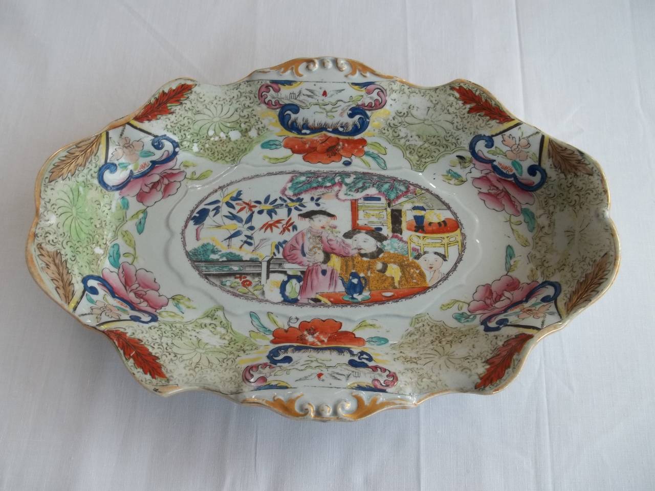 This is a very Early and RARE MASONs Ironstone Serving Dish, circa 1815.

The piece has nice scalloped edges and would originally have been part of a desert service.

The pattern is called 