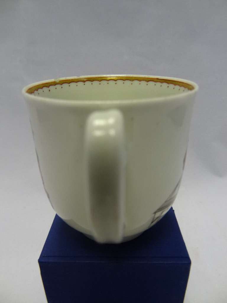 Worcster Porcelain Coffee Cup Chinese Family' Pattern In Excellent Condition For Sale In Leeds, GB
