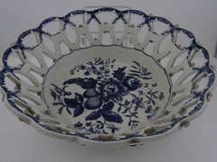 Worcester | Porcelain | Crennelated Basket | Pine Cone Pattern