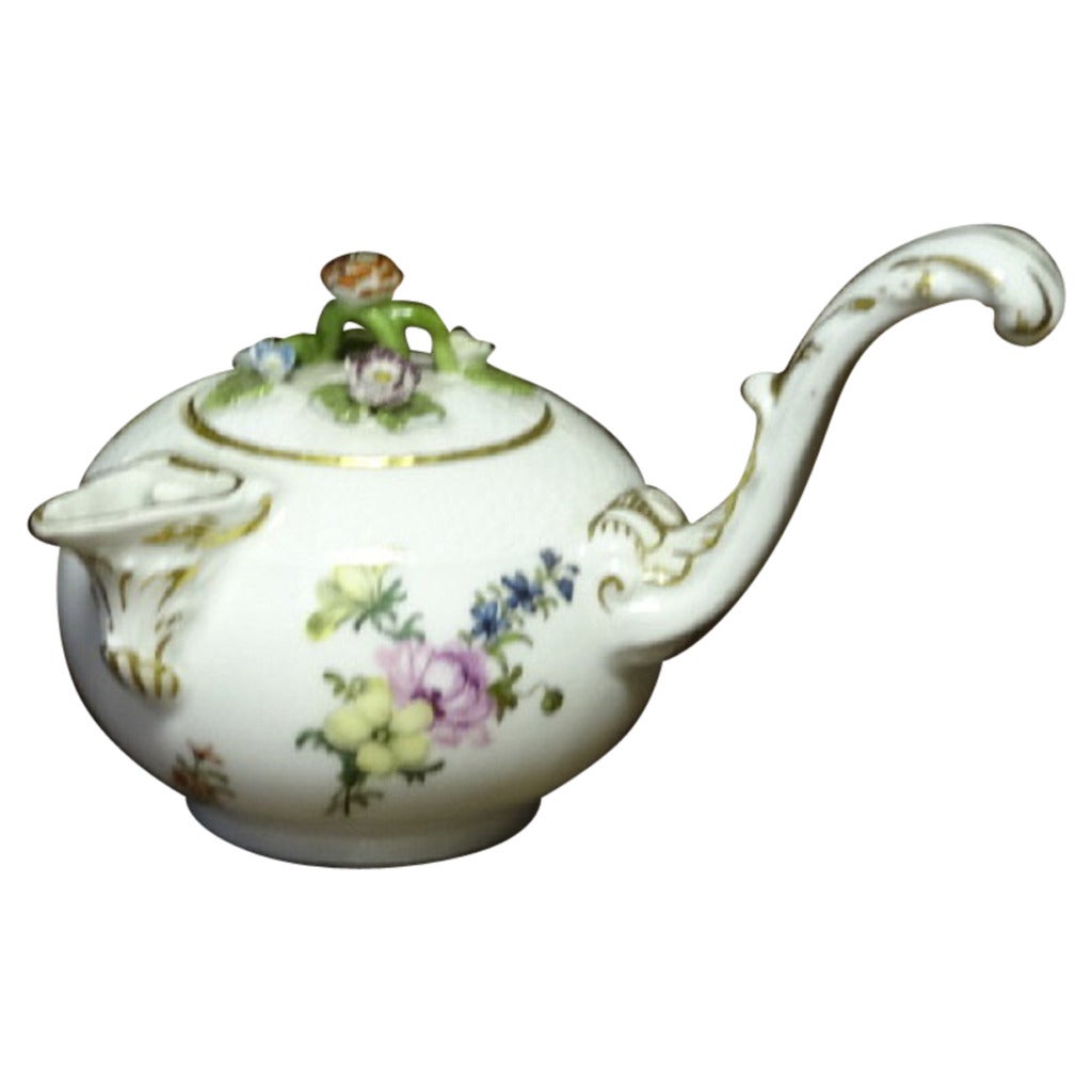 Meissen Porcelain Cream Pot with Side Handle, circa 1740 For Sale