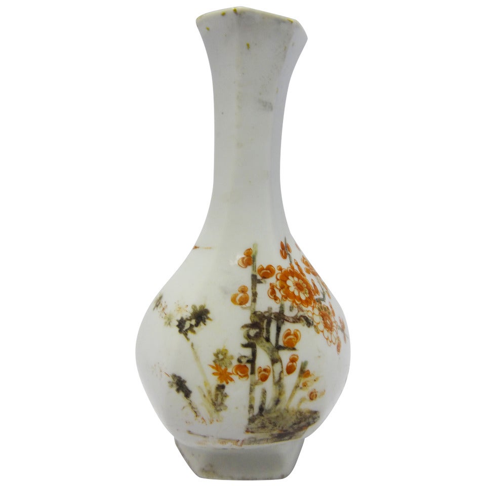 A First Period Worcester Hexagonal Vase circa 1755 For Sale