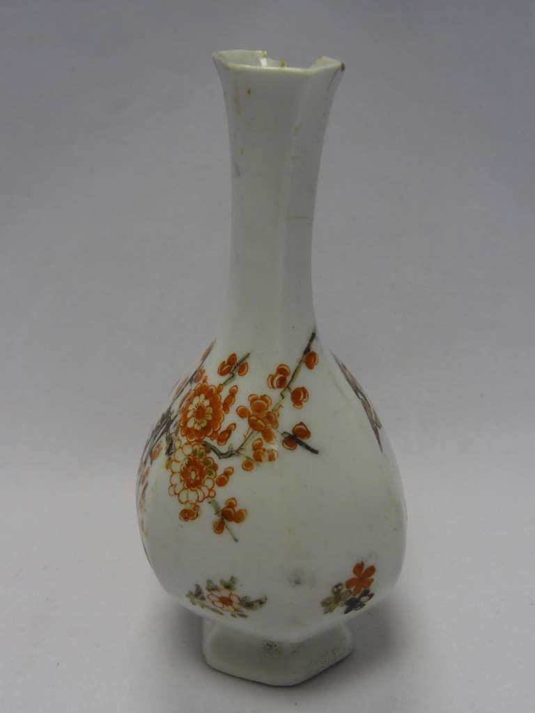 A First Period Worcester Hexagonal Vase circa 1755 In Distressed Condition For Sale In Leeds, GB