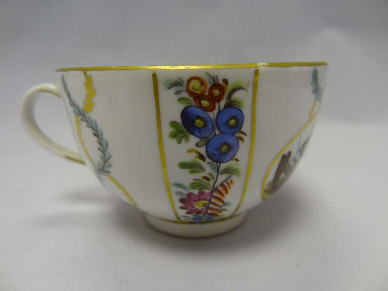 Höchst Porcelain Cup and Saucer Decorated with Birds and Flowers For Sale 1