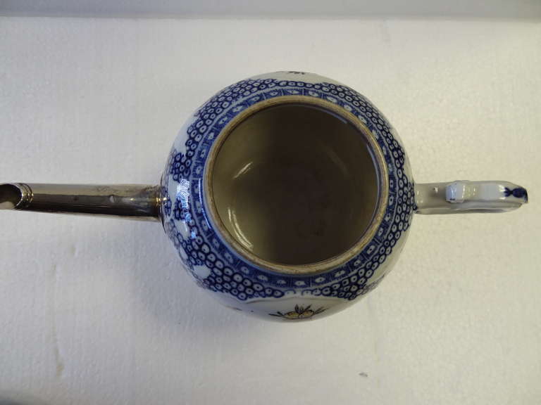 Chinese Porcelain Teapot 1