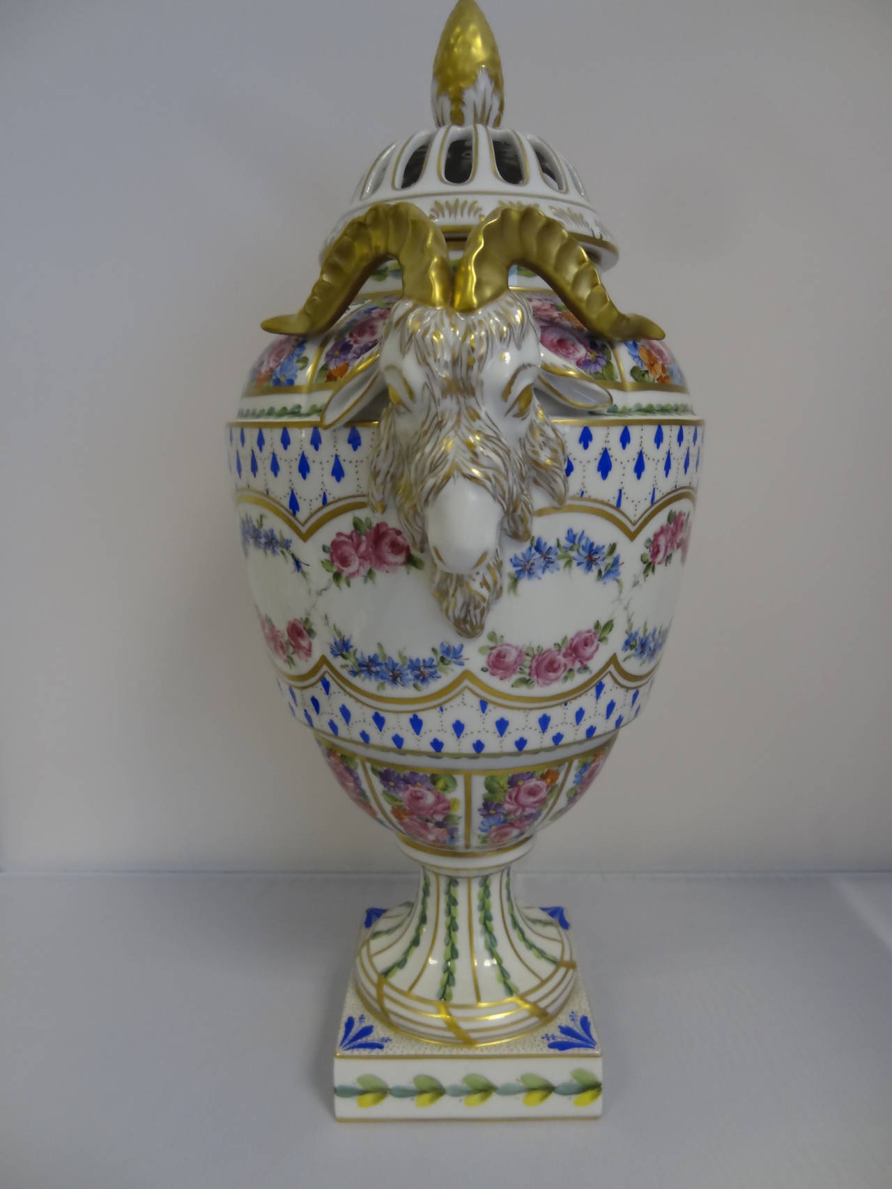 Rococo Beautiful Dresden Vase by The Saxon Porcelain Manufactory, Dresden For Sale
