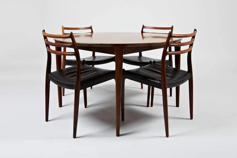Niels Otto Møller Rosewood Dining Chairs with Rosengren Hansen Rosewood Table In Excellent Condition For Sale In London, GB