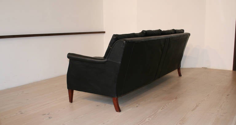 Frits Henningsen Four-Seat Black Leather Sofa, circa 1940 For Sale 1