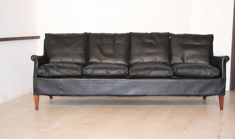 Frits Henningsen Four-Seat Black Leather Sofa, circa 1940 For Sale 3
