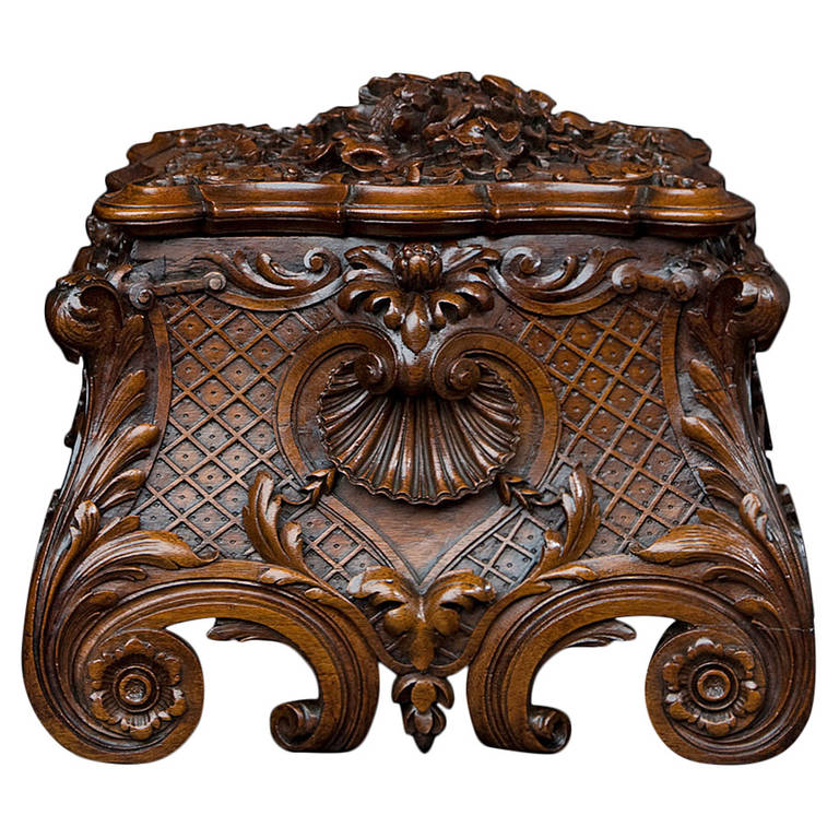 Wooden Box For Sale at 1stdibs