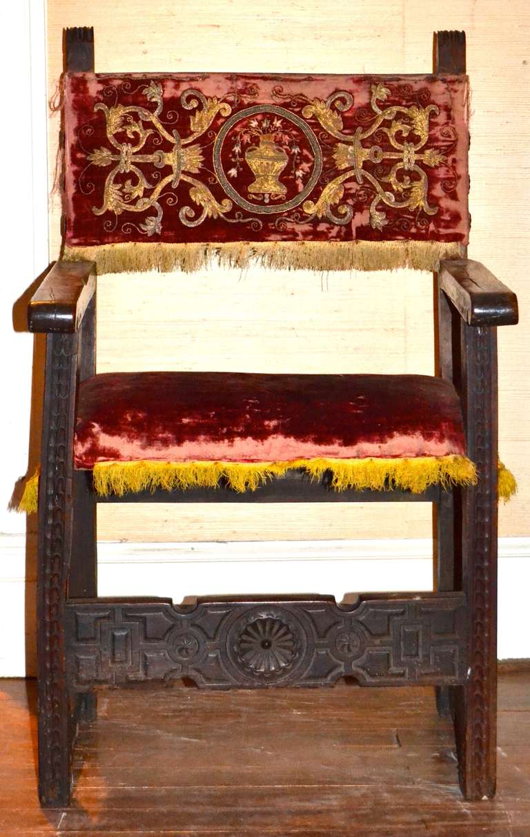 17th Century Spanish Arm Chair with Carved Stretcher In Good Condition For Sale In Richmond, VA