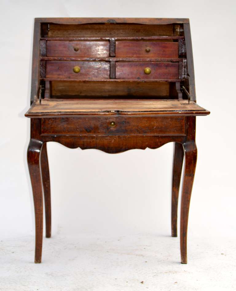 Mid 18th Century French Provincial Small Slant Top Desk In Good Condition For Sale In Richmond, VA