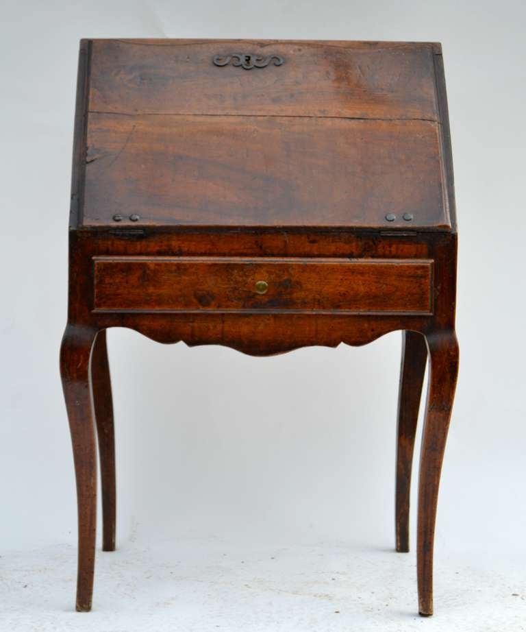 Mid 18th Century French Provincial Small Slant Top Desk For Sale 4