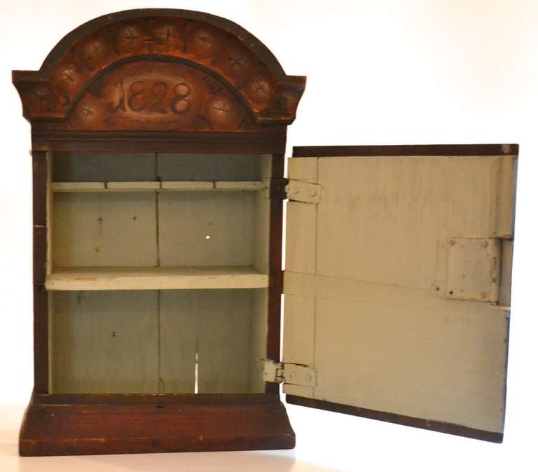 Small Early 19th Century Painted Swedish Hanging Cabinet from Dolana For Sale 1