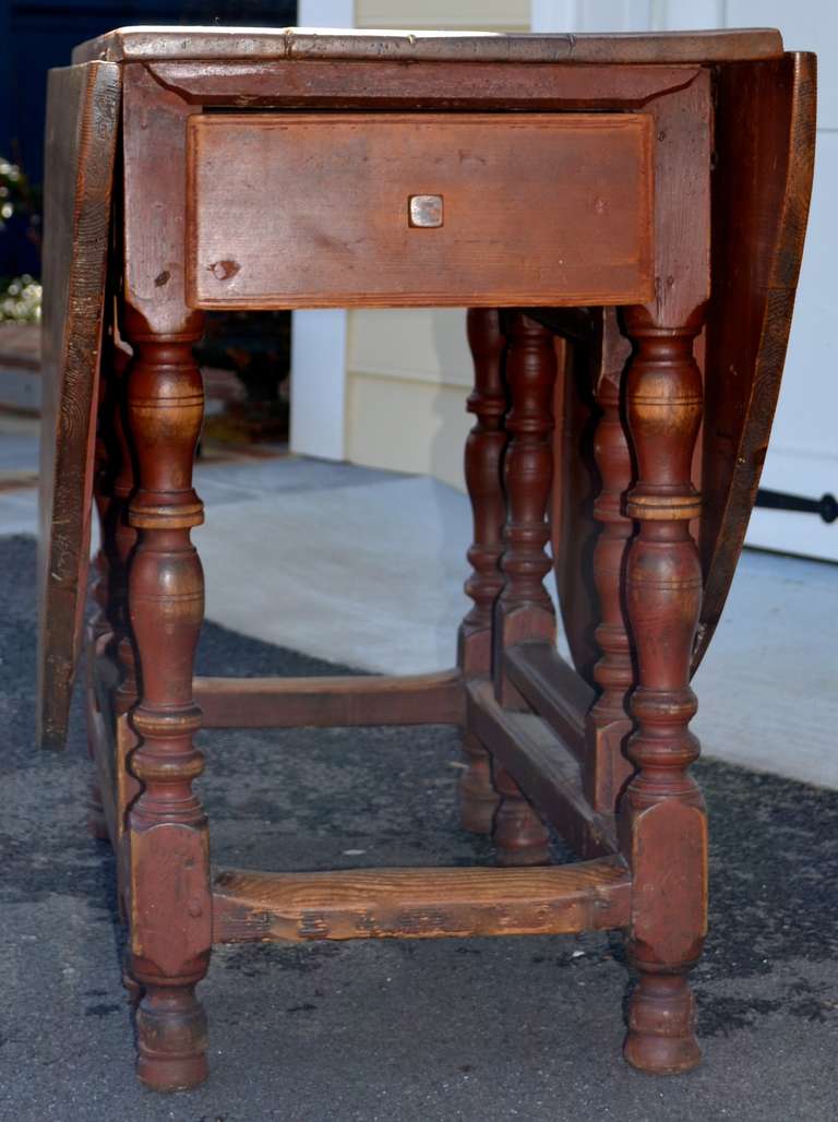 Mid 18th Century Swedish Gateleg Table In Good Condition For Sale In Richmond, VA