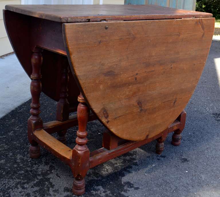 Mid 18th Century Swedish Gateleg Table For Sale 2
