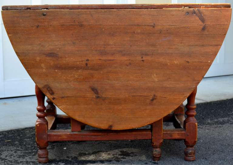 Mid 18th Century Swedish Gateleg Table For Sale 3