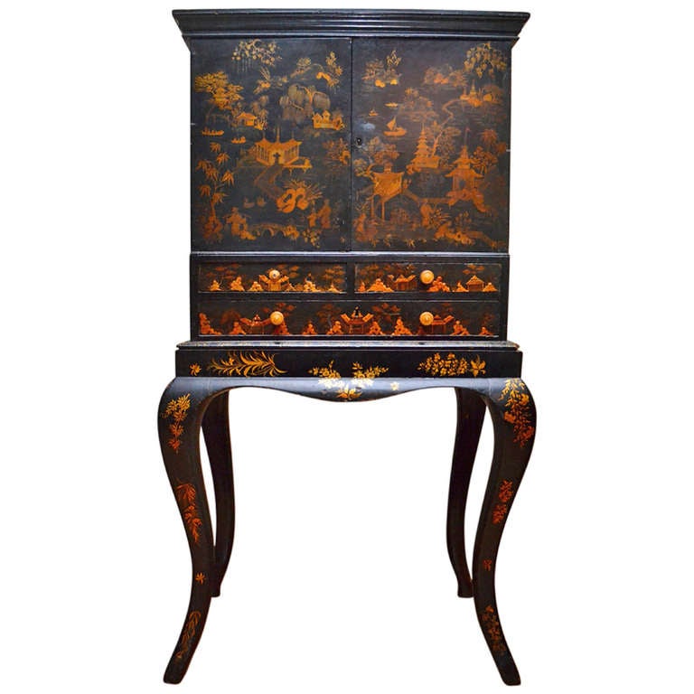 Early 19th Century English Chinoiserie Decorated Lacquer Cabinet on Shaped Legs For Sale