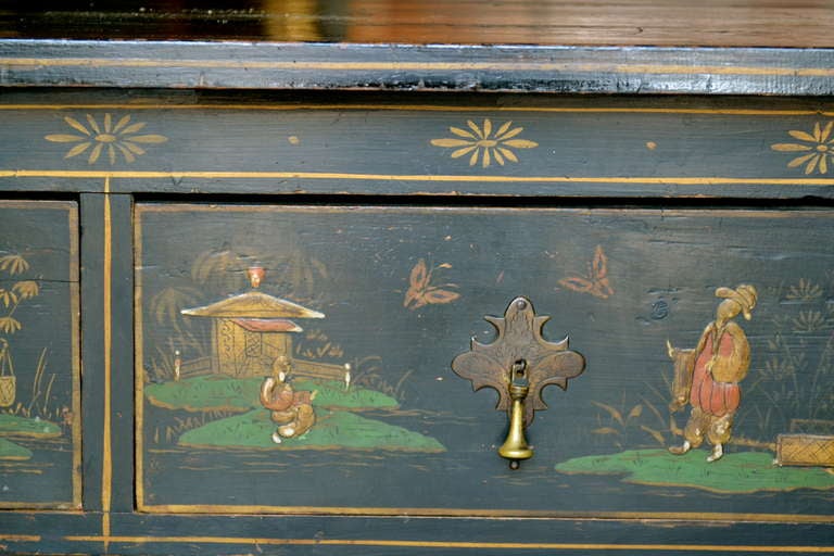 Early 19th Century Chinoiserie Desk For Sale 2