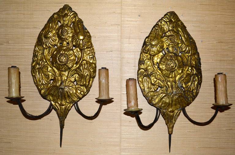 Dutch Pair of 19th Century Brass Feather Sconces For Sale