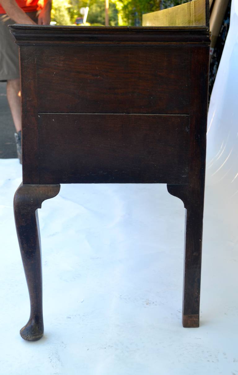 18th Century Three-Drawer English Queen Ann Dresser Base For Sale 1