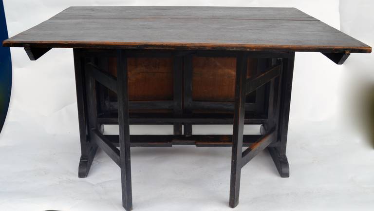 Early 19th Century Swedish Pained Black Gate-leg Table