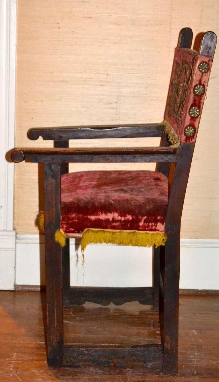 17th Century Spanish Arm Chair with Carved Stretcher For Sale 3