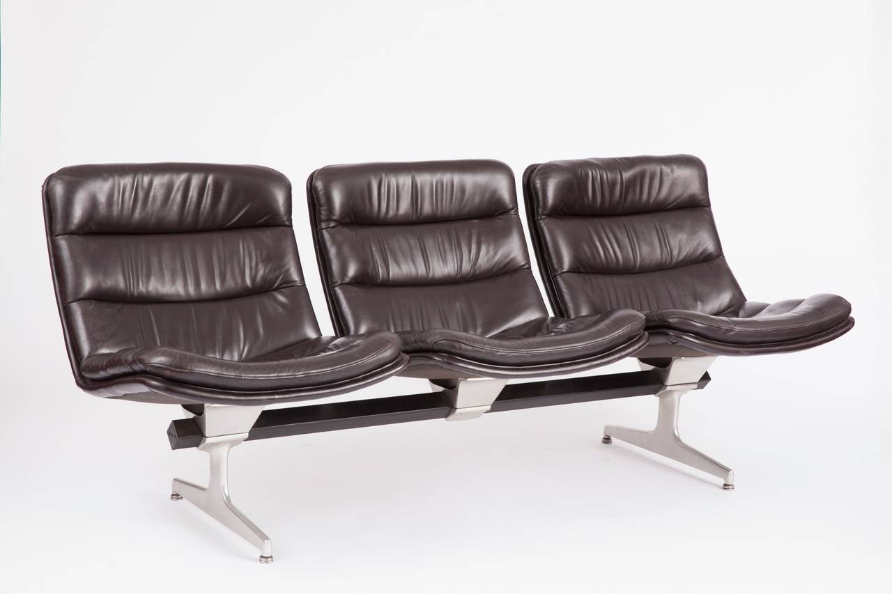 Timeless office or waiting area seating, designed in 1968 by Geoffrey D. Harcourt (b. 1935) for Artifort. Pieces of this modular multiple seating system, with cast aluminium leg frames and base plates which could be mounted on a steel beam set