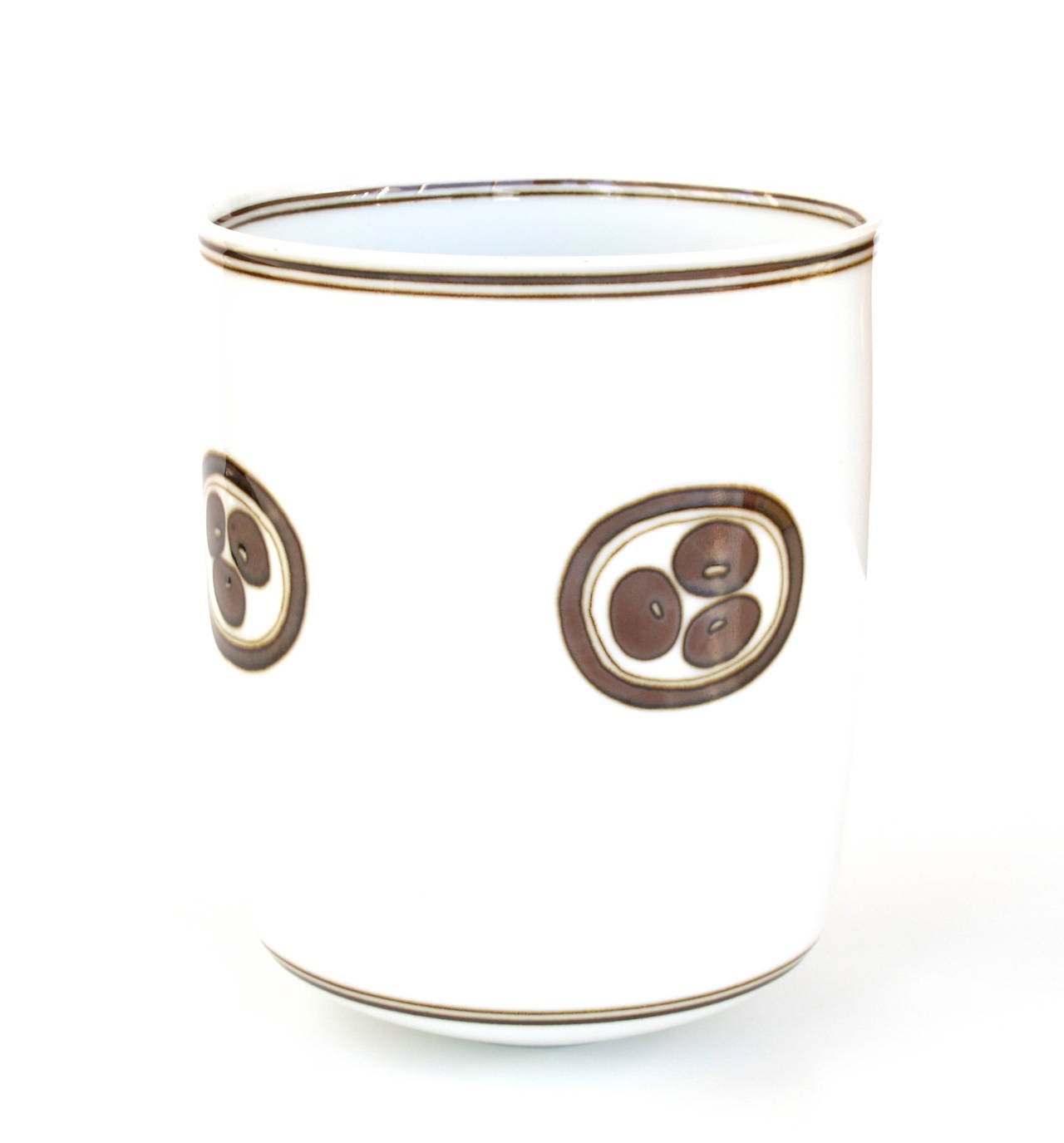 Elegant porcelain pot by Alev Ebüzziya Siesbye (b. 1938) for Rosenthal. The piece is marked on the bottom.

Kunstconsult also offers a complementing bowl and cup.