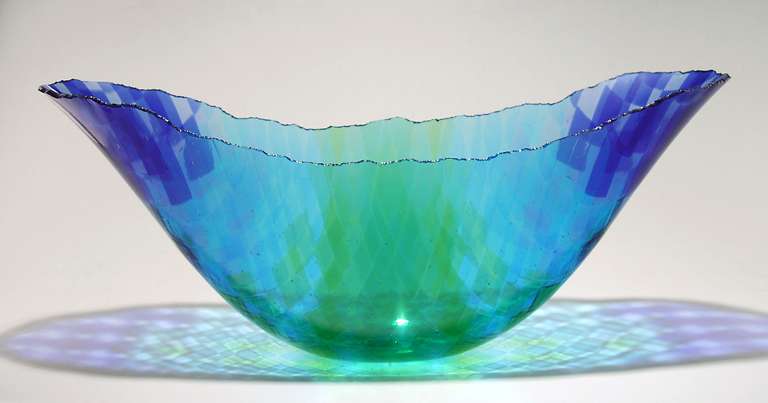 Frank van den Ham (1952) is a Dutch glass artist and autodidact. He get’s his inspiration for colourful designs from different worlds like the Far East and Africa. Van den Ham fuses coloured pieces of glass by using the technique of kiln-forming