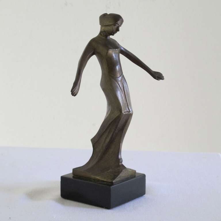 20th Century Bronze Sculpture of an Elegant Art Deco Lady by Cris Agterberg