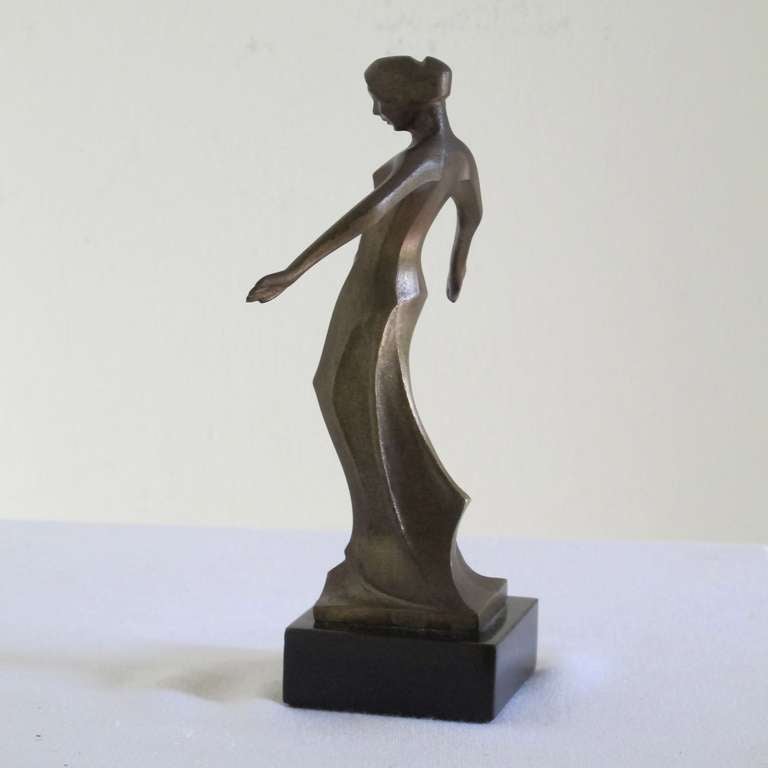 Bronze Sculpture of an Elegant Art Deco Lady by Cris Agterberg 1