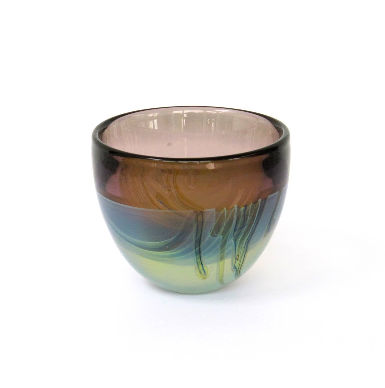 One-off glass bowl 'Waterkant' [waterside] by Dutch glass artist Willem Heesen. This fascinating multi-layered studio glass object was made at Heesen's glass studio De Oude Horn in july 1984. It has a diamond-incised signature on the bottom reading