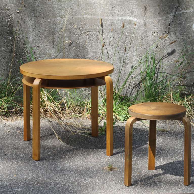 L-Leg Side Table, model no. 70 designed by Alvar Aalto in 1933. Produced by Artek (Finland) around 1950. Together with a model no. 60 stool, designed around 1932-1933 and also produced around 1950. All in original condition.

The table is marked