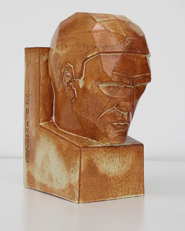 Wonderful glazed terracotta sculpture by Willem Coenraad Brouwer depicting 'Het Denken' (Thinking). This piece is made in the typical Dutch Art Deco style of the Amsterdam School. The lettering on the sides is in typical Amsterdam School typography.