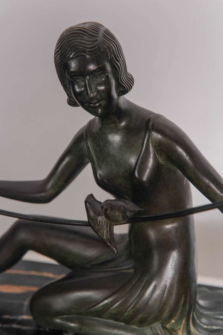 French Art Deco Bronze Sculpture Woman with Birds In Good Condition For Sale In Amstelveen, NL
