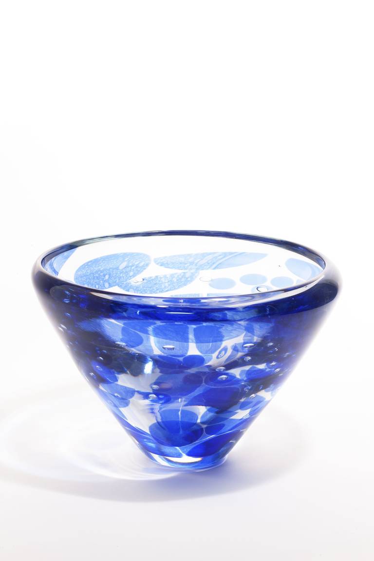 One-off conical shaped bowl with thick transparent and blue glass. Dutch glass artist Willem Heesen made it in his studio De Oude Horn. The object is freely shaped and has a diamond-incised signature on the bottom.

Willem Heesen (Utrecht 1925-2007)