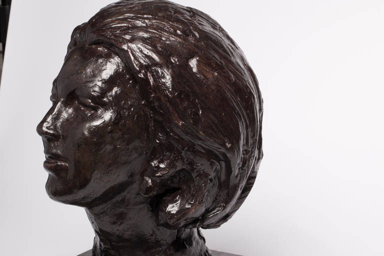 Bronze Sculpture of Dutch Queen Beatrix by Mari Andriessen, circa 1980 For Sale 4