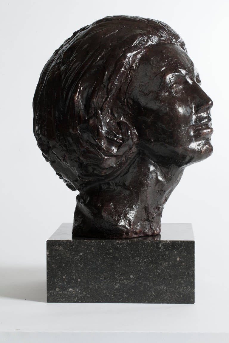 Bronze Sculpture of Dutch Queen Beatrix by Mari Andriessen, circa 1980 For Sale 5