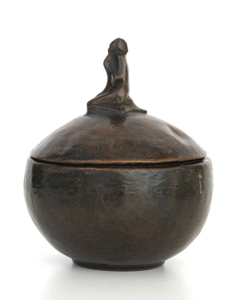 Cris Agterberg Elegant Art Deco Copper Lidded Pot with Kneeling Figure In Good Condition In Amstelveen, NL