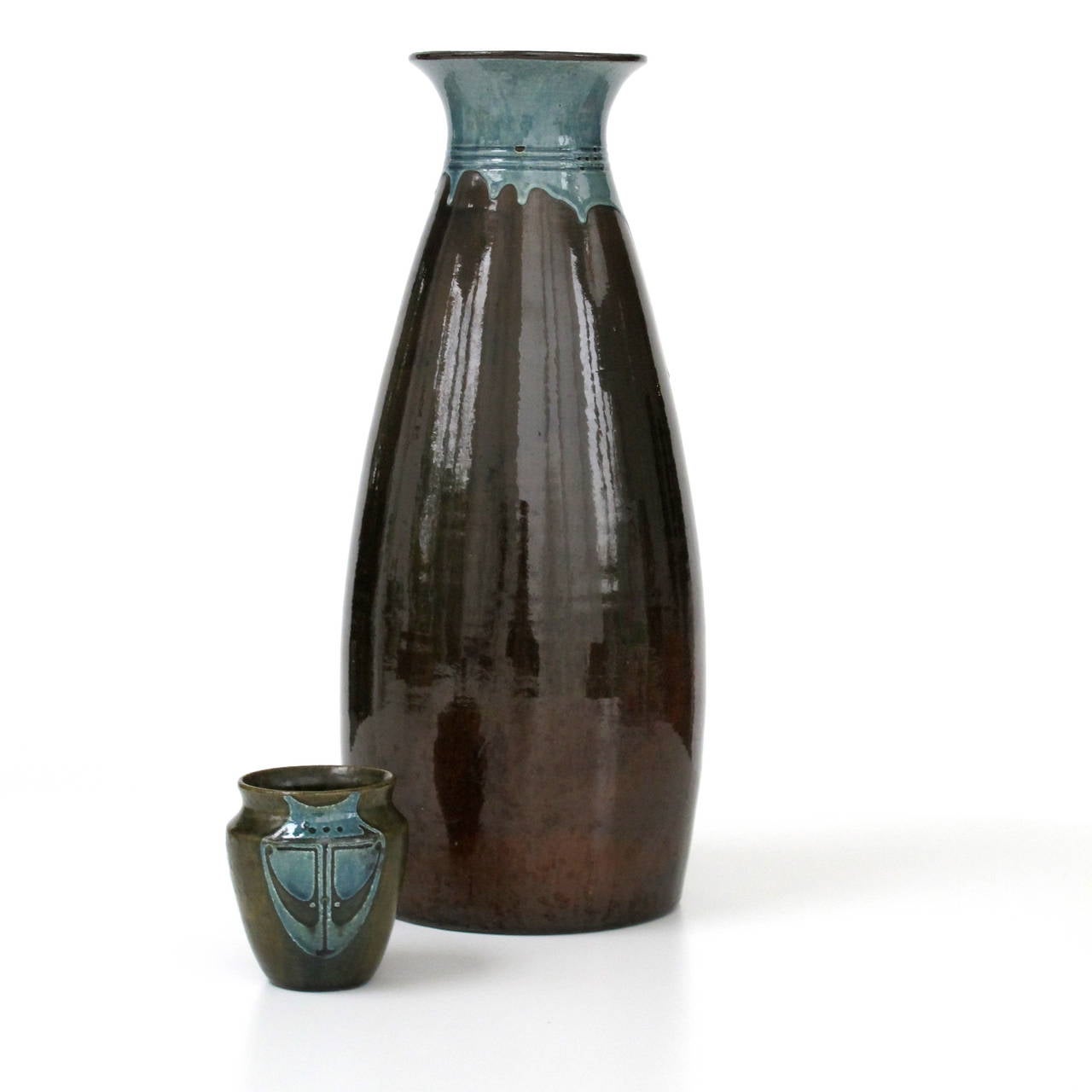 W.C. Brouwer, small ceramic vase with sgrafitto decoration, ca. 1910 1