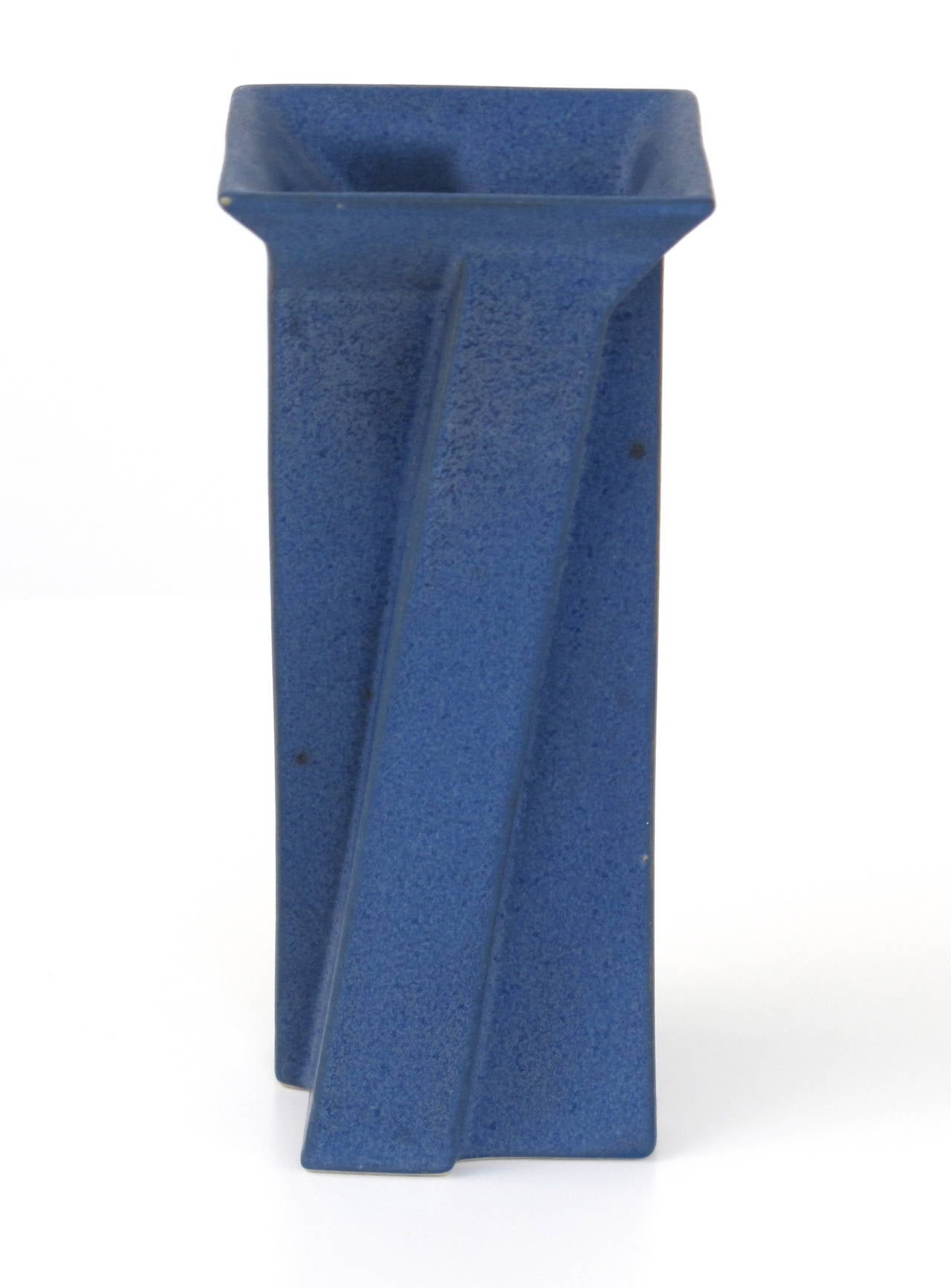 A beautiful blue glazed porcelain vase with geometric shape by Jan van der Vaart. This piece of Dutch avant-garde pottery was executed in 1999 in his own studio. The vase is signed on the bottom: ' 99 VD VAART'.

Jan van der Vaart (1931-2000) was an