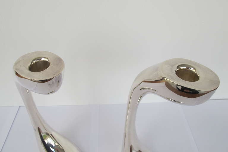 20ième siècle Paire de chandeliers en argent sterling Gabriele De Vecchi, design Petalo, 1990