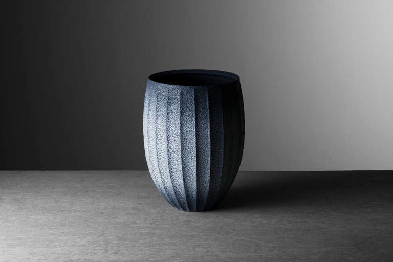 SAKAI Hiroshi (1960– ) 
 
Sakai Hiroshi has pursued his own artistic expressions in Shino wares by integrating traditional and innovative techniques with his aesthetic tastes. Since completing courses at the Tajimi City Ceramic Design Research