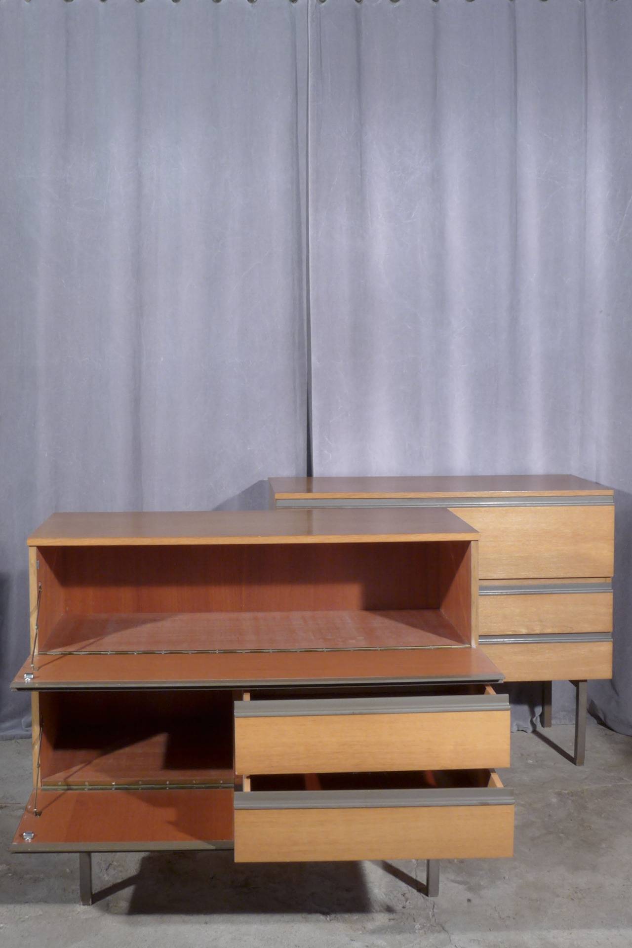 Mid-Century Modern Pair of Chests of Drawers in the Style of Gio Ponti