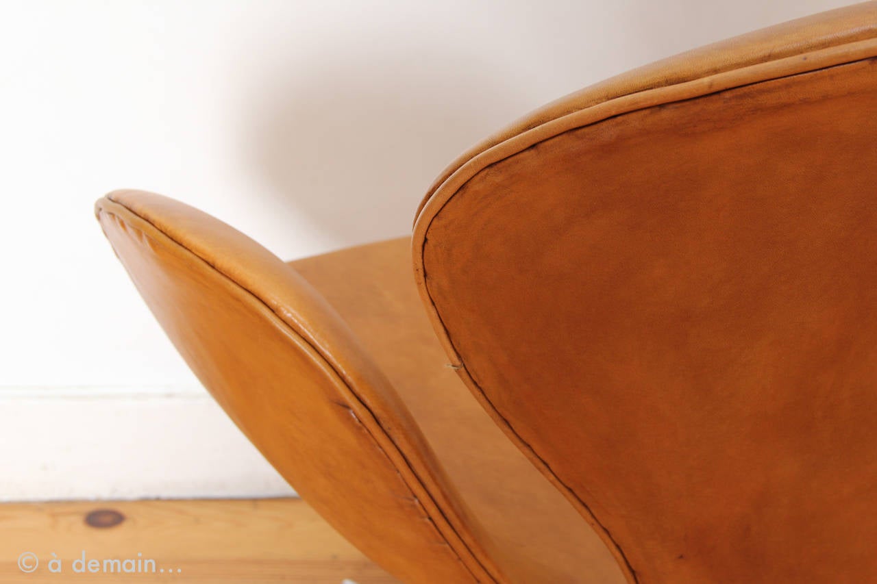 Mid-20th Century Swan Chair by Arne Jacobsen, Produced by Fritz Hansen from 1969