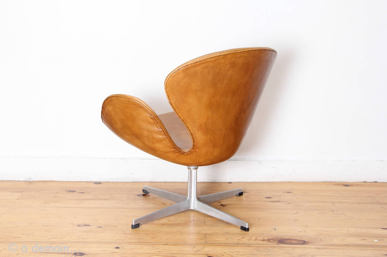 Danish Swan Chair by Arne Jacobsen, Produced by Fritz Hansen from 1969